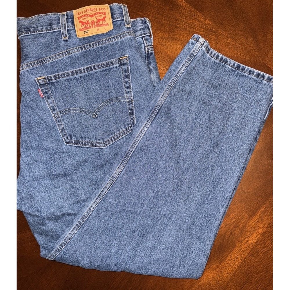 Levi Jeans 550 Mens 44x32 Relaxed Fit Medium Wash Straight Leg Classic Soft Feel
